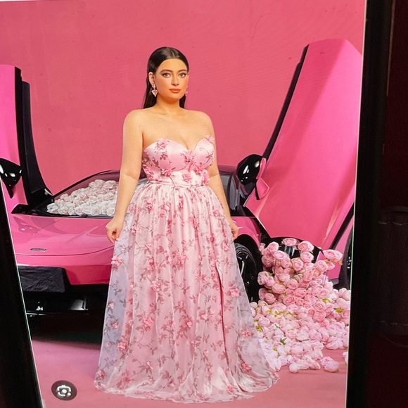 Elegant Pink Floral Strapless, Back Lace-up Gown with Floral Appliqués  SIZE XL - Picture 8 of 13